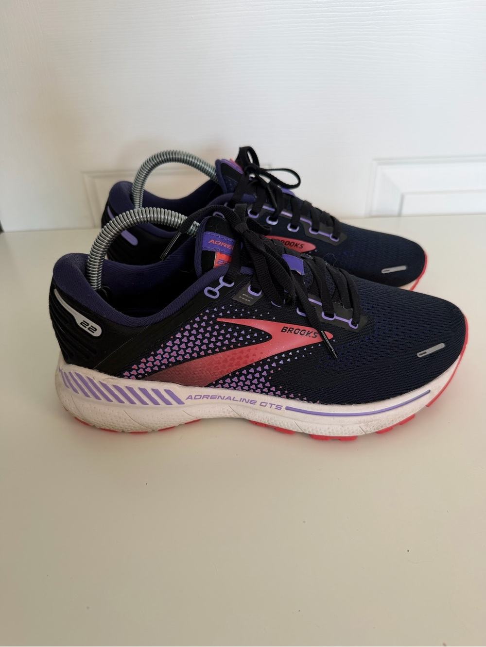 Brooks Adrenaline GTS 22 Women’s Size 9 Running Shoes Black Purple 1203531B080